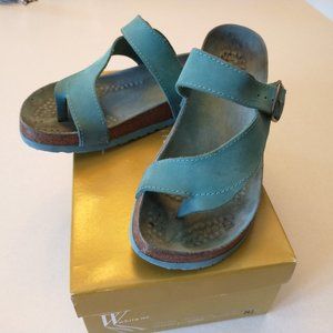 WHITE MOUNTAIN CARLY BIRKENSTOCK LIKE FOOTBED THONG SANDALS - TURQUOISE, SZ 8.5M